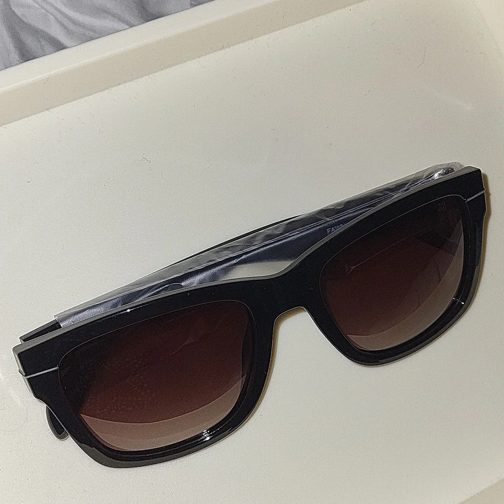 SALE🦋RACHEL ZOE Fawn Sunglasses - Black - Picture 4 of 5